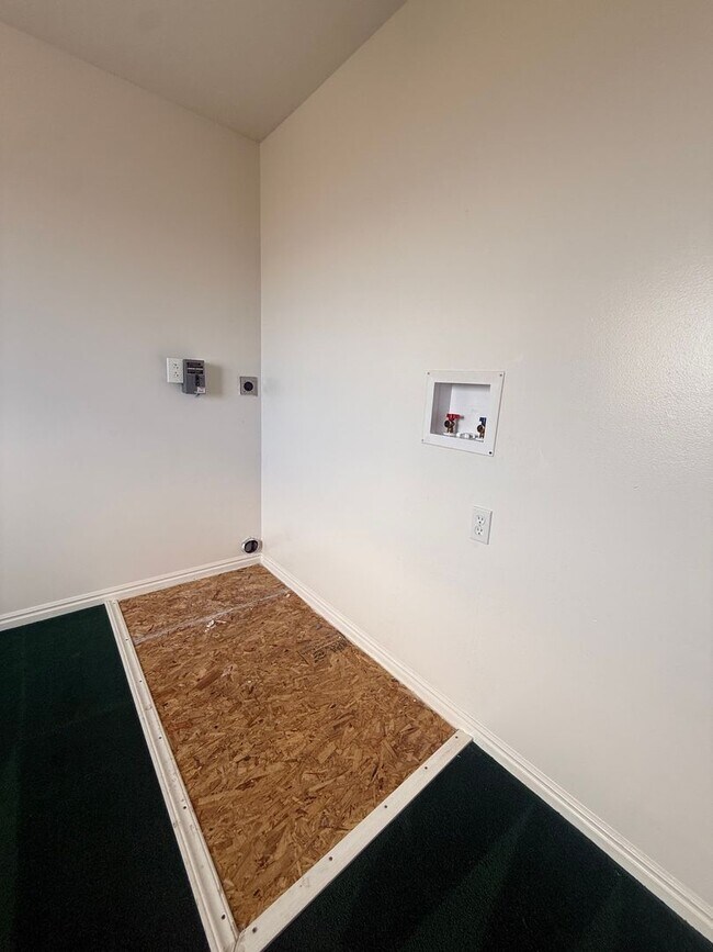 Building Photo - 454 S 980 W