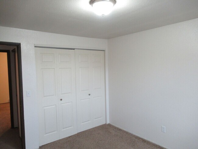 Building Photo - Nice Clean 2 bedroom in S. Salem