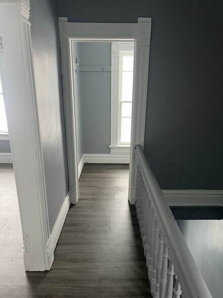 Building Photo - 1221 9th St