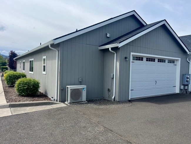 Building Photo - 199 Mellecker Way