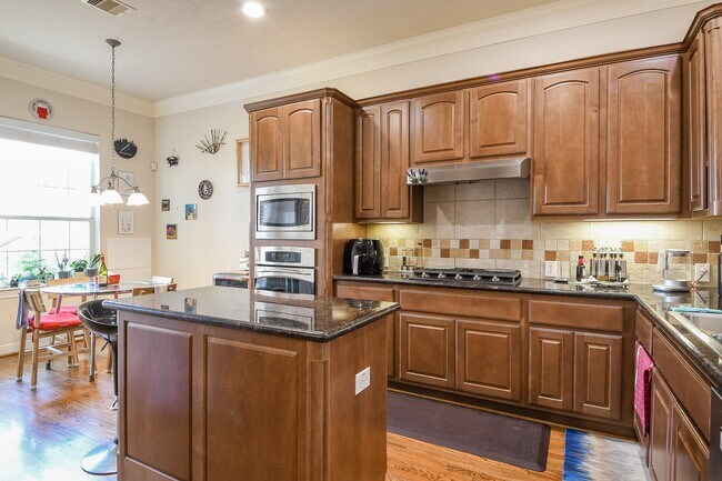 Building Photo - 7608 Janak Dr
