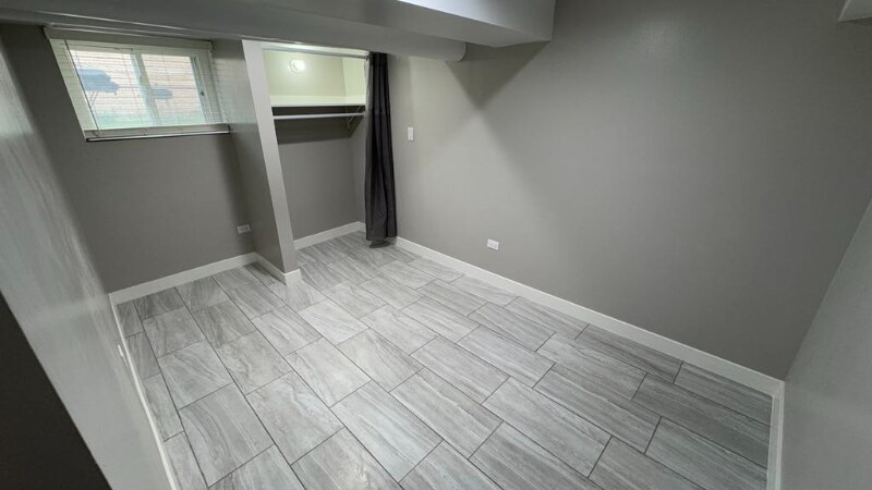 Building Photo - 4207 N Linder Ave