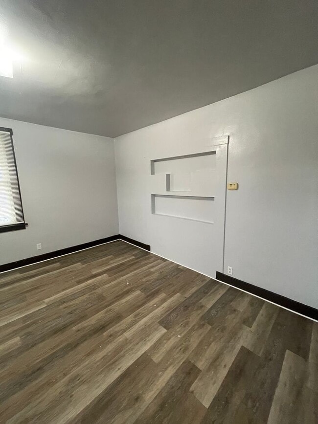 Building Photo - 1600 McClure St