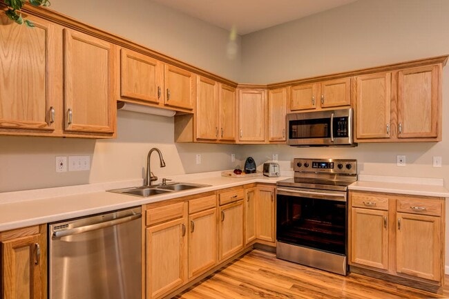 Building Photo - 15 Sand Hill School Rd