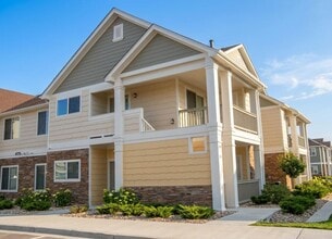 Building Photo - Gorgeous 2 Bedroom/2 Bathroom Condo with NEW FLOORING at Centerra!  Great Location for Commuters!