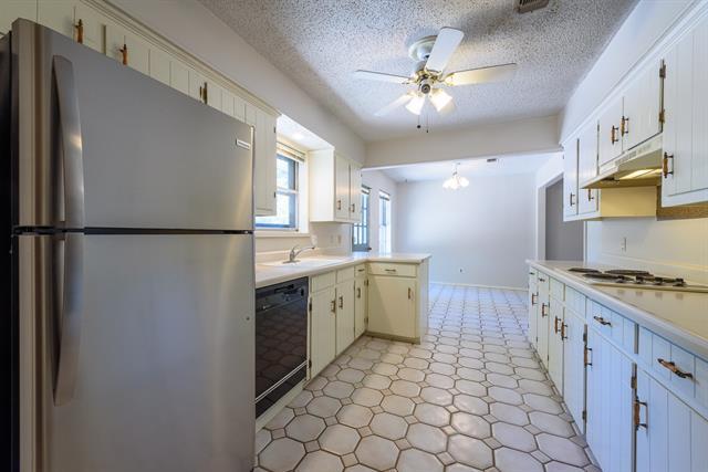 Building Photo - 1915 Wendy St