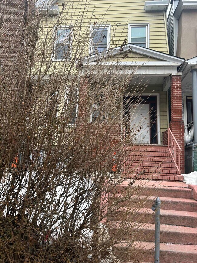 Building Photo - 72 Fairview Ave