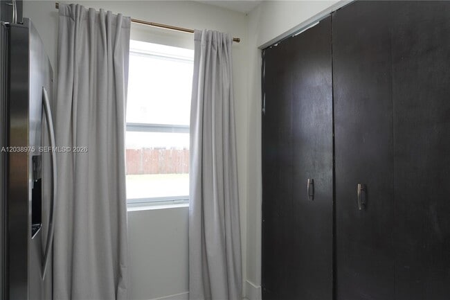 Building Photo - 9132 SW 148th Ct