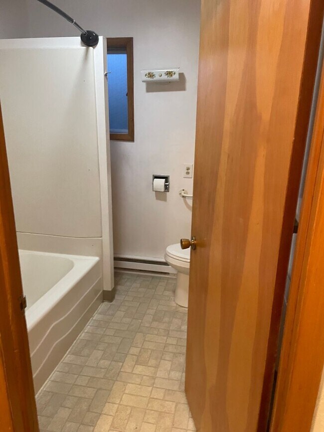 Building Photo - 3 Bedroom 1.5 Bathroom Home in Sublimity!