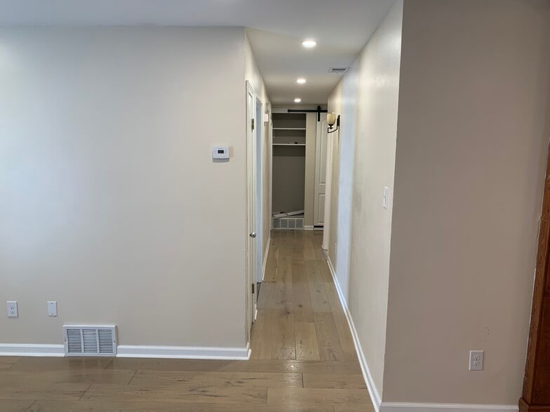 Building Photo - 3381 Leschallas Dr