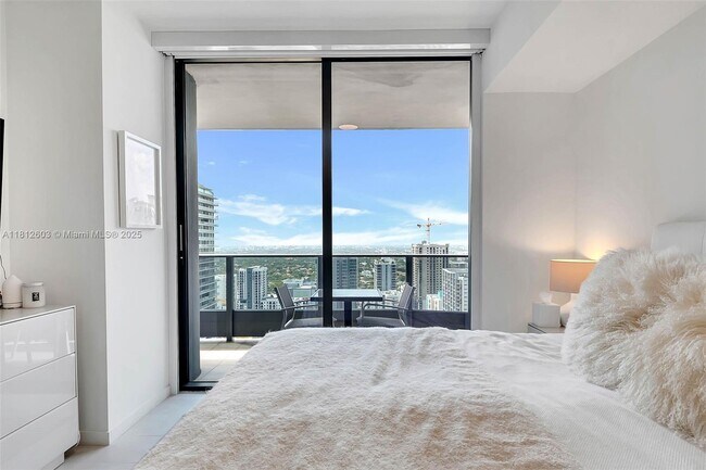 Building Photo - 1000 Brickell Plaza
