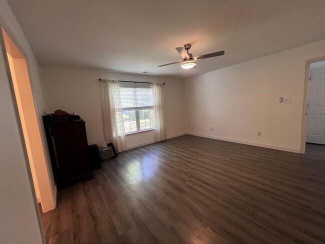 Building Photo - 106 Dunwoody Dr