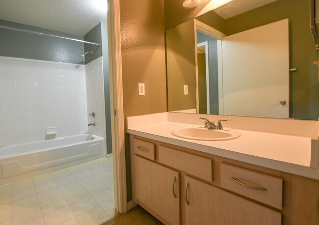 Building Photo - 7270 Westpointe Blvd
