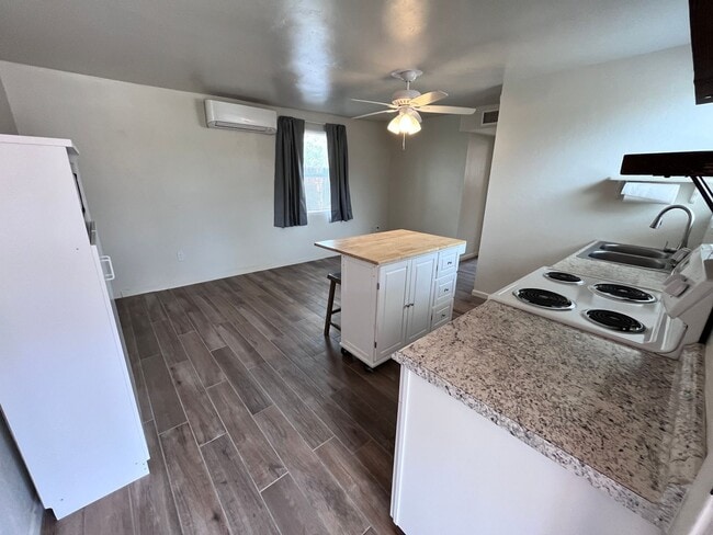 Building Photo - Spacious 1BR Guest House in Blenman-Elm – ...