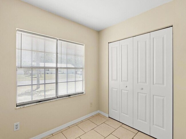 Building Photo - 254 SW Bridgeport Dr