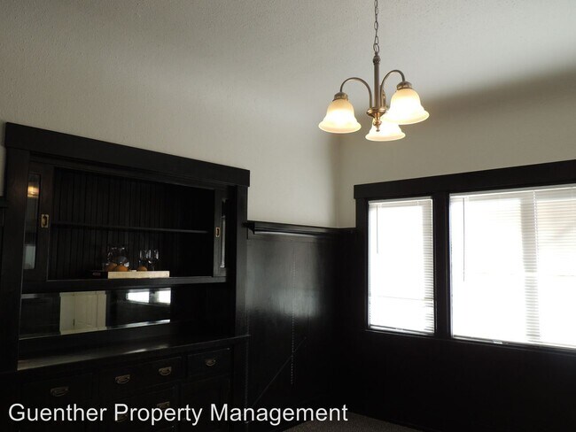 Building Photo - 819 W 11th Ave