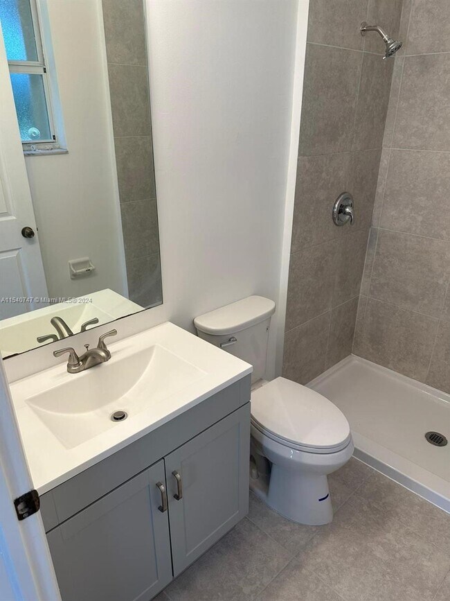 Building Photo - 1650 NE 33rd Rd