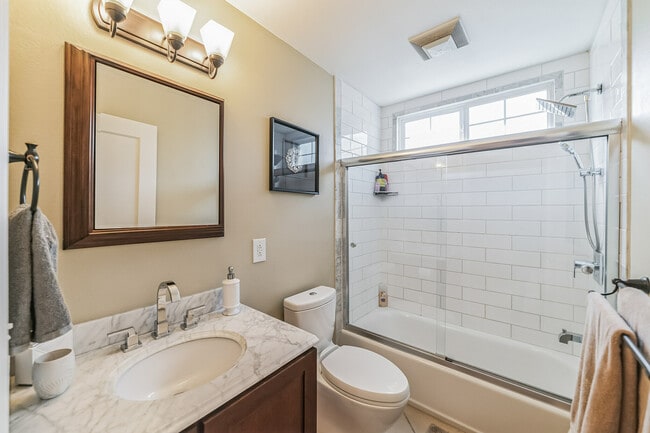 Building Photo - 1227 Sherman St