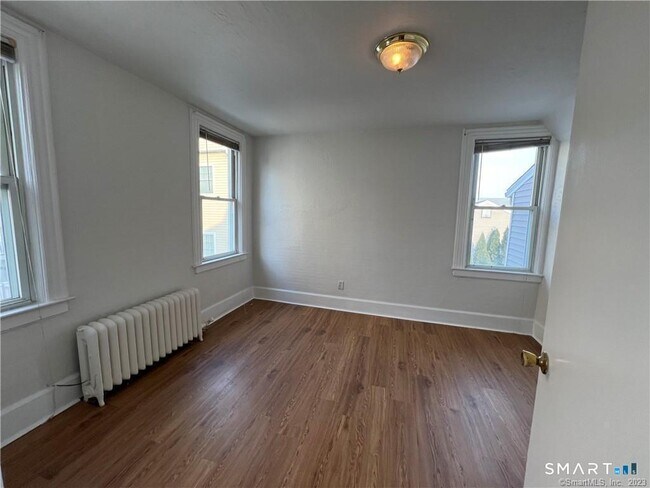 Building Photo - 122 Seaside Ave