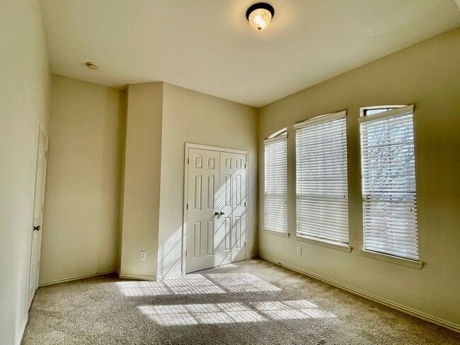 Building Photo - Gorgeous 4-bedroom home!