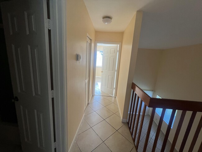 Building Photo - 1581 Woodbridge Lakes Cir