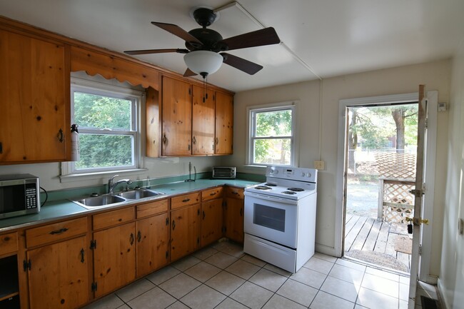 2025-2026 School Year Available / 6 BR, 3... - 2025-2026 School Year Available  / 6 BR, 3...