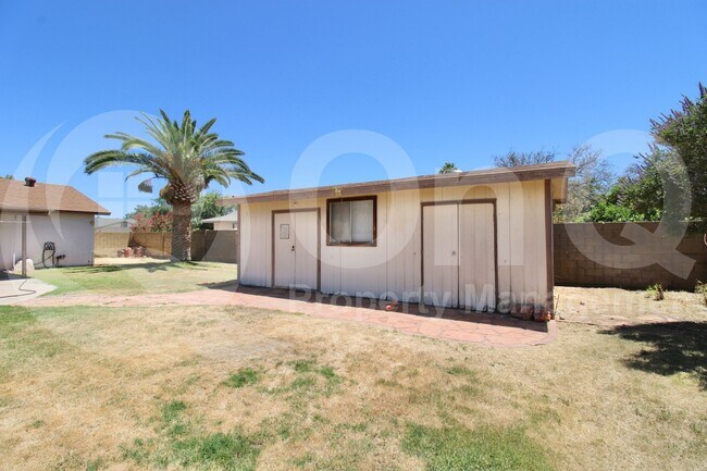 Building Photo - 946 N Ricardo Cir