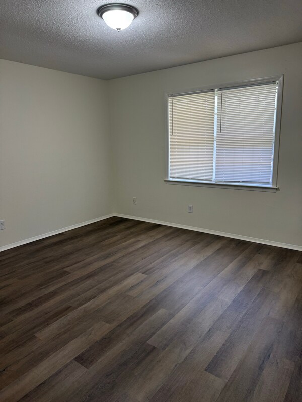 Building Photo - 1914 St James Dr