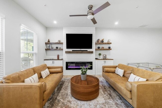 Building Photo - 440 Millsap Wy