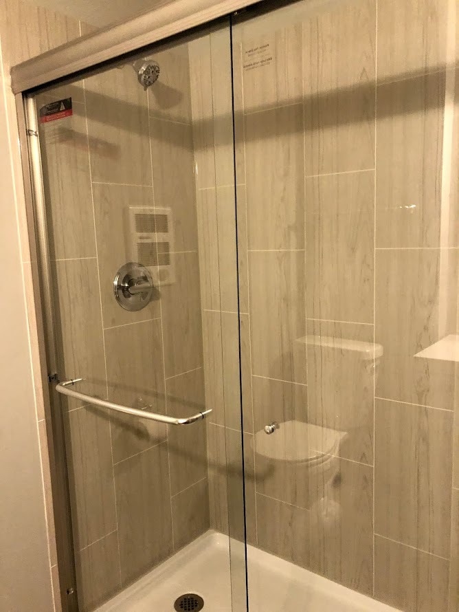 Walk in shower - 3808 SE Cesar Estrada Chavez Blvd