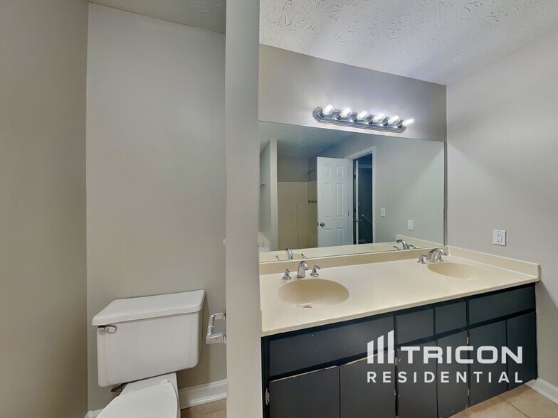 Building Photo - 1925 Sidneys Cove