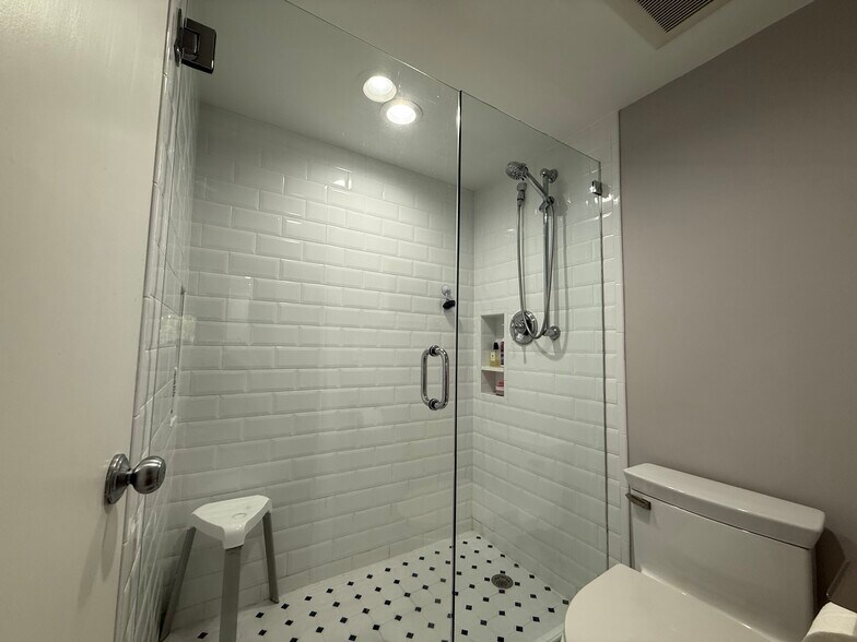 Primary shower - 386 Golfview Rd