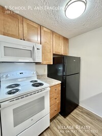 Building Photo - Newly-remodeled 2-bed! Ground Floor - No S...