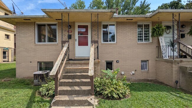 Primary Photo - 321 Thorne Ave NE