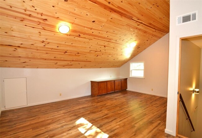 Building Photo - 8833 Tallwood Dr