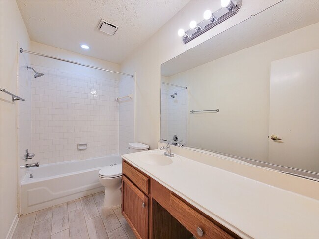 Building Photo - 8611 Pool Creek Dr