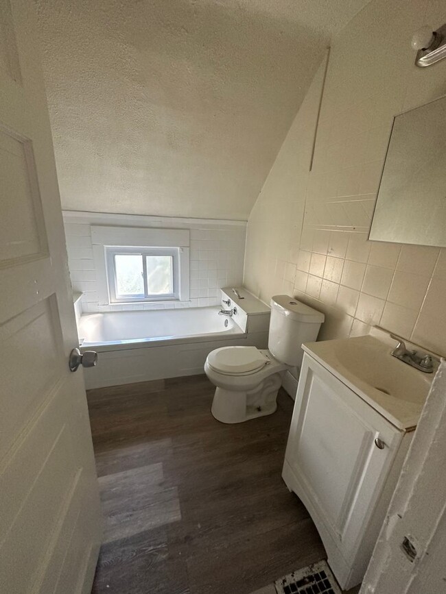 Building Photo - Three bedroom single family home on Clevel...
