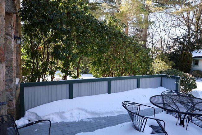 Building Photo - 6 Howe Ave