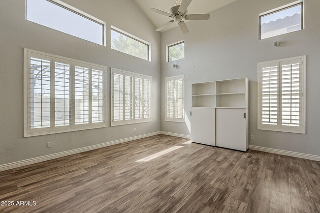 Building Photo - 927 W Azalea Pl