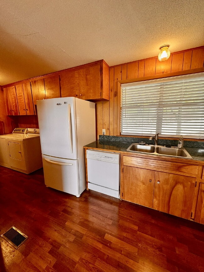 Building Photo - 15344 Dutchmans Dr