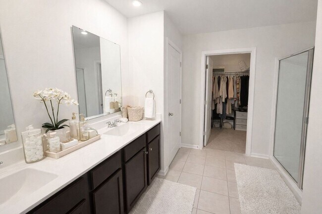 Building Photo - Highly Desirable 4 Bedroom Home with Serene Cul-de-Sac Living in Watergrass Community