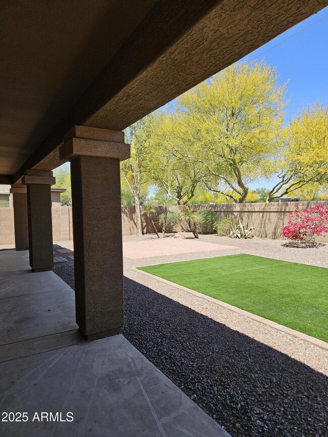 Building Photo - 14574 W Shaw Butte Dr