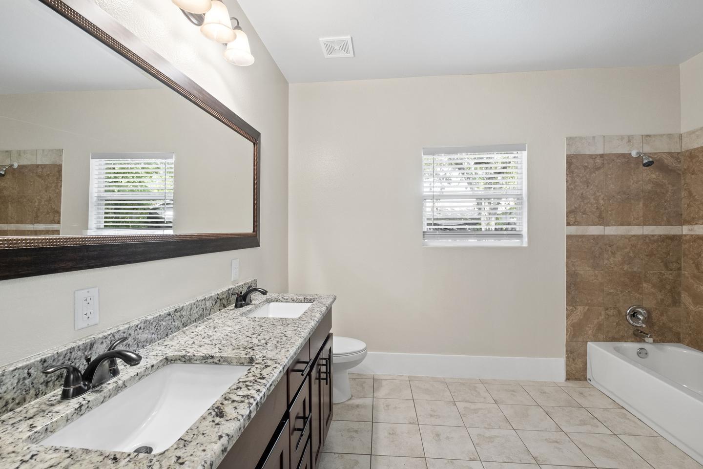 Building Photo - Charming Beacon Hill home with large private backyard