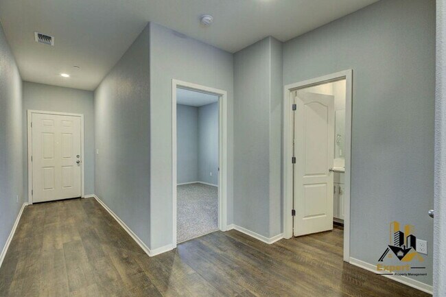 Building Photo - 6048 Emerald Park Ln