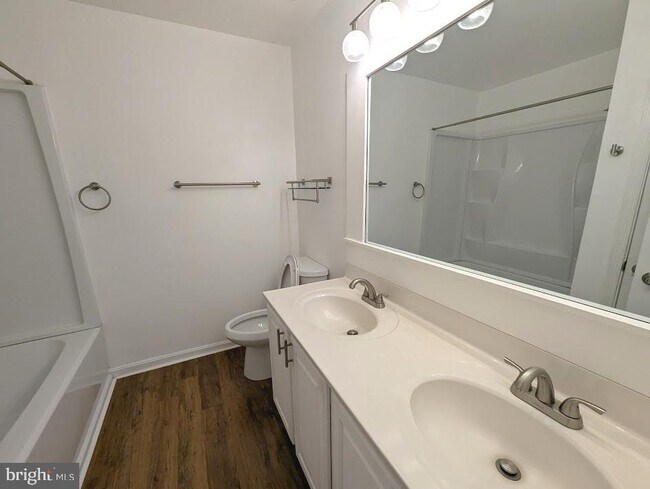 Building Photo - 14454 Cool Oak Ln