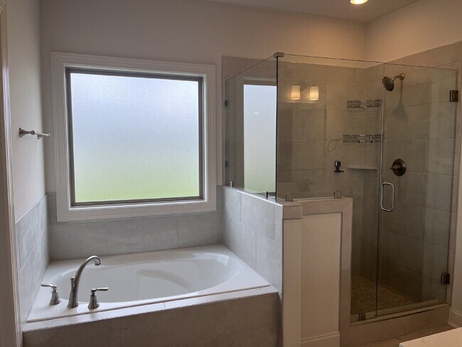 Building Photo - "Spacious 4-Bedroom Retreat with 3.5 Baths in Charming Mt. Juliet!"