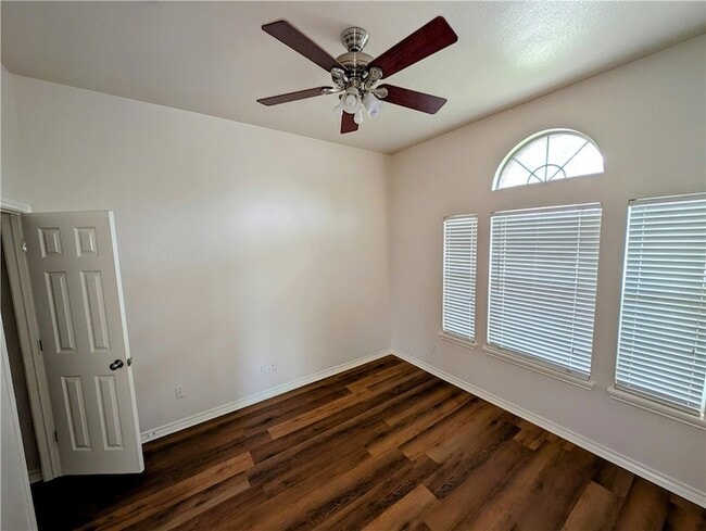 Building Photo - 3910 Gibraltar Dr