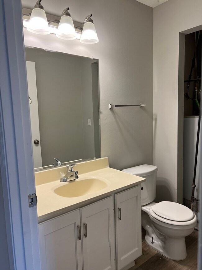 Building Photo - 382/384 Catherine