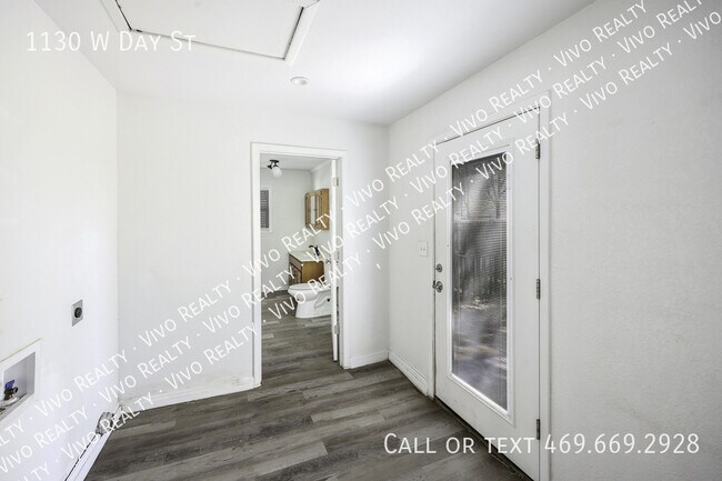 Building Photo - 1130 W Day St