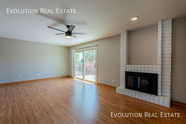 Building Photo - 2033 S Paseo Loma